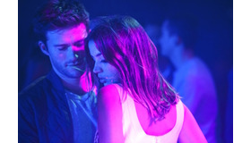 『スクランブル』　-(C)2016 OVERDRIVE PRODUCTIONS -KINOLOGY- TF1 FILMS PRODUCTION -NEXUS FACTORY