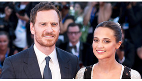 アリシア・ヴィキャンデル＆マイケル・ファスベンダー-(C)Getty Images