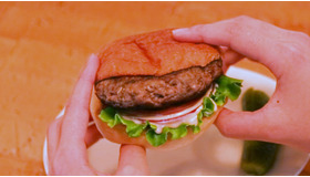 リボンの形のポテトフライ!? NYスタイルのダイナー・カフェ