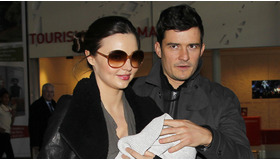 ミランダ・カーとオーランド・ブルーム -(C) AFLO