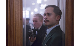 『ネルーダ 大いなる愛の逃亡者』（C）Fabula, FunnyBalloons, AZ Films, Setembro Cine, WilliesMovies, A.I.E. Santiago de Chile, 2016