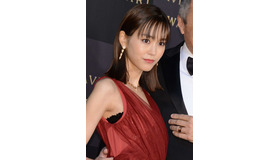 桐谷美玲／「BVLGARIAVRORA AWARDS 2017」ゴールデンカーペットセレモニー