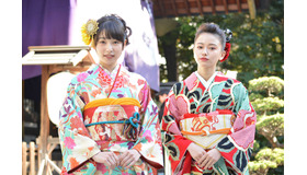 桜井日奈子＆山本舞香／晴れ着お披露