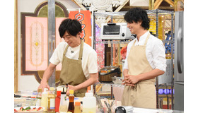 高橋一生＆斎藤工／「あのニュースで得する人損する人」(C)NTV