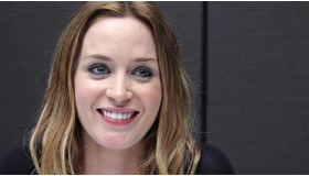 『アジャストメント』エミリー・ブラント -(C) Startraks/AFLO