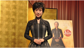 『テンペスト』試写会にて劇中の衣裳を着用し登場した小林幸子