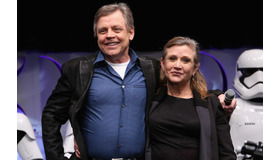 「Star Wars Celebration 2015」に登場したマーク・ハミル＆キャリー・フィッシャー(C)Getty Images