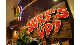 「ディズニーPCHグリル」エントランスの看板