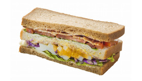 ボリューム満点！「BLTサンド（エッグ入り）」（ 500円円）