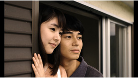 『寝ても覚めても』（C）2018 映画「寝ても覚めても」製作委員会/ COMME DES CINEMAS