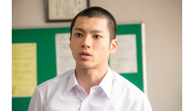 山田裕貴の坊主姿／『あの頃、君を追いかけた』　(C)『あの頃、君を追いかけた』フィルムパートナーズ