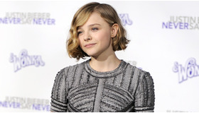 2月、『ジャスティン・ビーバー　ネヴァー・セイ・ネヴァー』のプレミアに登場したクロエ -(C) AP/AFLO