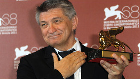 『ファウスト』で金獅子賞を受賞したアレクサンドル・ソクーロフ監督 -(C) AP/AFLO