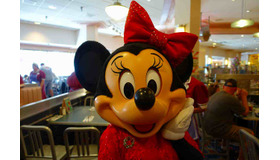 協力：ディズニー・ディスティネーション・インターナショナル As to Disney artwork, logos and properties： (C) Disney