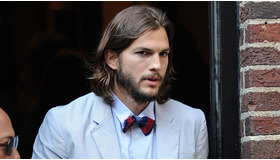 8月、N.Y.で撮影されたアシュトン・カッチャー -(C) Startraks/AFLO