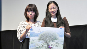 『たまたま』初日舞台挨拶（左から）小松真弓監督、蒼井優