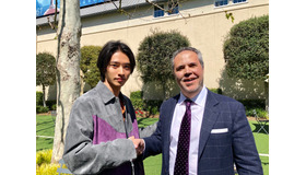 山崎賢人×レイン・クライン氏