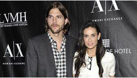 今年6月に撮影されたデミ・ムーア＆アシュトン・カッチャー夫妻　-(C) AP/AFLO