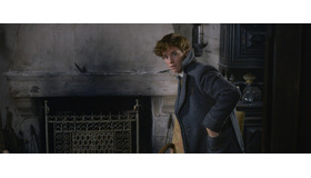 『ファンタスティック・ビーストと黒い魔法使いの誕生』　WIZARDING WORLD and all related characters and elements are trademarks of and (c) Warner Bros. Entertainment Inc. Wizarding World(TM) Publishing Rights (c) J.K. Rowling. (c) 2018 Warner Bros. Entertainment Inc. All rights reserved.