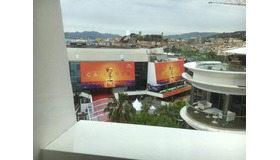 WOMAN IN MOTIONの会場から見下ろしたカンヌのメイン会場