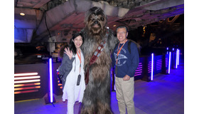 「この感動は鳥肌モノ！」　ディズニーの達人・吉田ファミリーがスター・ウォーズランドに大興奮！(C) Disney/Lucasfilm Ltd. (C) & TM Lucasfilm Ltd.As to Disney artwork, logos and properties： (C) Disney