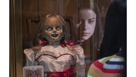 『アナベル 死霊博物館』（C）2019 Warner Bros. Ent. All Rights Reserved