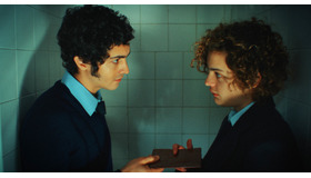 『永遠に僕のもの』　(C) 2018 CAPITAL INTELECTUAL S.A / UNDERGROUND PRODUCCIONES / EL DESEO