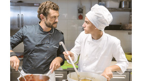 『トスカーナの幸せレシピ』　（C）2018 VERDEORO NOTORIOUS PICTURES  TC FILMES GULLANE ENTRETENIMENTO