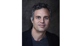 マーク・ラファロ　Headshot - By Richard Phibbs