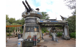 第2のアトラクション「スター・ウォーズ：ライズ・オブ・ザ・レジスタンス」外観。フロリダ版のエントランス（2019年11月撮影）(C) Disney/Lucasfilm Ltd. (C) & TM Lucasfilm Ltd.As to Disney artwork, logos and properties： (C) Disney