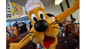 BIG5と楽しく食事！As to Disney artwork, logos and properties： (C) Disney