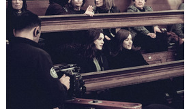 『ロニートとエスティ　彼女たちの選択』メイキング （C）2018 Channel Four Television Corporation and Candlelight Productions, LLC.  All Rights Reserved.