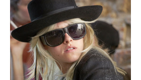 『ふたりの J・T・リロイ ベストセラー作家の裏の裏』　(C) 2018 Mars Town Film Limited