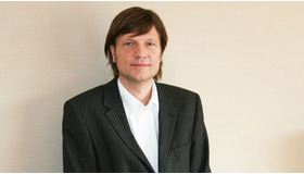 反戦の思いを込めて史実を初の映画化『ドレスデン、運命の日』ローランド・ズゾ・リヒター監督来日