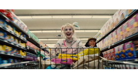 『ハーレイ・クインの華麗なる覚醒　BIRDS OF PREY』ハーレイとカサンドラ　(C) 2020 Warner Bros. Ent. All Rights Reserved TM ＆ (C) DC Comics