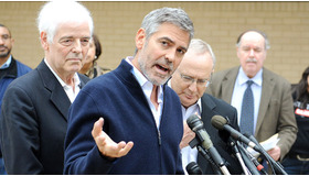 ワシントンD.Cで演説を行ったジョージ・クルーニー -(C) Press Association/AFLO