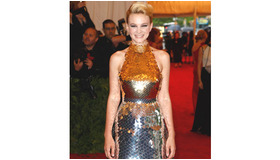 メトロポリタン美術館で開催された「コスチューム・インスティチュート」に出席したキャリー・マリガン -(C) ロイター/AFLO