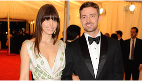 メトロポリタン美術館で開催されたファッション・イベント『MET Gala』に出席したジャスティン・ティンバーレイク＆ジェシカ・ビール -(C) AP/アフロ