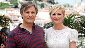 第65回カンヌ国際映画祭に『On The Road』（原題）を携え参加したヴィゴ・モーテンセン（右は、キルスティン・ダンスト） -(C) KCS/アフロ