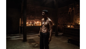 『鬼手』クォン・サンウ　（C）2019 CJ ENM CORPORATION, MAYS ENTERTAINMENT ALL RIGHTS RESERVED