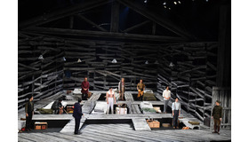 舞台『大地』(Social Distancing Version) 撮影：阿部章仁