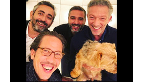 『スペシャルズ！　～政府が潰そうとした自閉症ケア施設を守った男たちの実話～』セルフィー（C）2019 ADNP - TEN CINEMA - GAUMONT - TF1 FILMS PRODUCTION - BELGA PRODUCTIONS - QUAD+TEN　