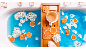 映画や本をお供にいつもよりリラックスできるバスタイムを…オススメのバスグッズをご紹介