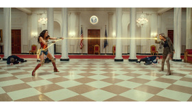 『ワンダーウーマン 1984』ワンダーウーマンvsチーター　（C）2020 Warner Bros. Ent. All Rights Reserved TM & （C） DC Comics