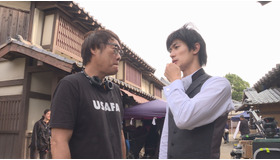 「天外者 五代友厚」演出について話し合う田中光敏監督と三浦春馬さん