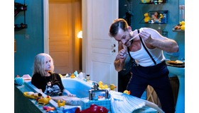 『マーメイド・イン・パリ』　(C) 2020 -Overdrive Productions - Entre Chien et Loup - Sisters and BrotherMitevski Production - EuropaCorp - Proximus