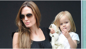 アンジェリーナ・ジョリー&娘ヴィヴィアン -(C) BIG PICTURES/AFLO
