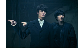 『さんかく窓の外側は夜』　(C) 2021映画「さんかく窓の外側は夜」製作委員会　(C) Tomoko Yamashita/libre