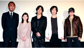 何じゃこりゃ!?『龍が如く　劇場版』北村一輝、岸谷五朗、三池崇史監督初日舞台挨拶　メイン