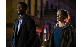 『２１ブリッジ』　(C) 2019 STX Financing, LLC. All Rights Reserved.